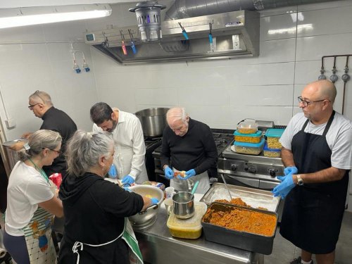 Chief Minister and Minister Bossano visit Soup Kitchen